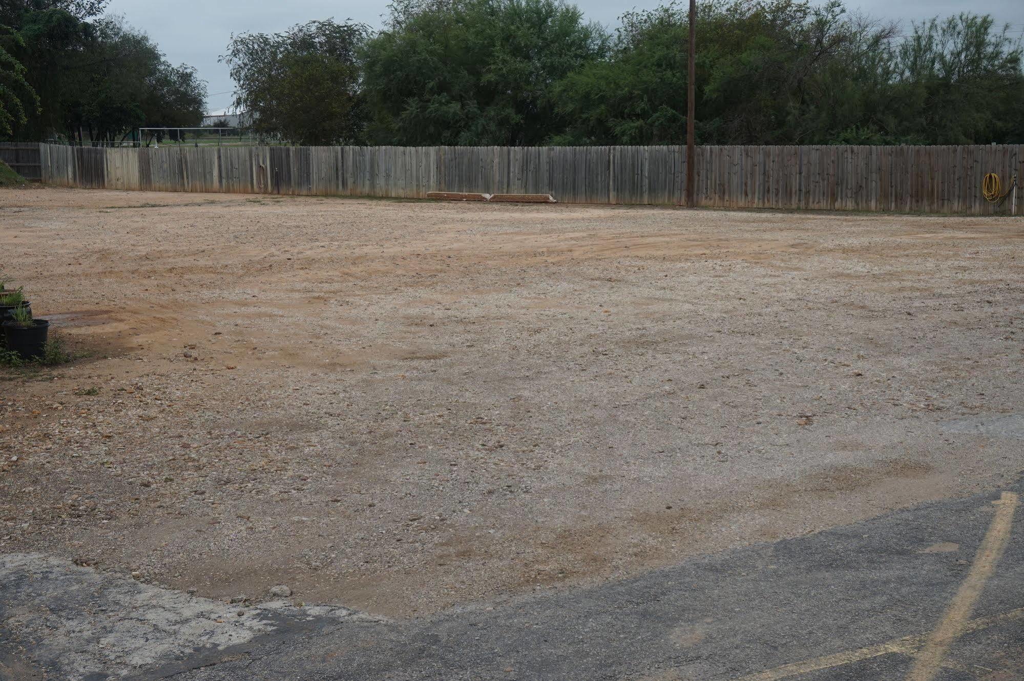 Executive Inn Pearsall Exterior photo